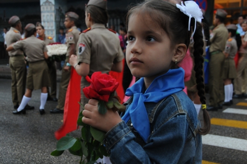 También los niños recuerdan a Camilo en el aniversario de su desaparición física Foto: Juan Carlos Dorado