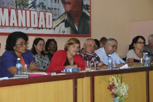 La miembro del Consejo de Estado y segunda secretaria de la CTC, Carmen Rosa López Rodríguez, ponderó la importancia de la labor político-ideológica y el diálogo con los obreros. / Foto: Dorado