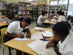 Las carreras pedagógicas no son unas de las primeras opciones de los jóvenes. Foto: Efraín Cedeño