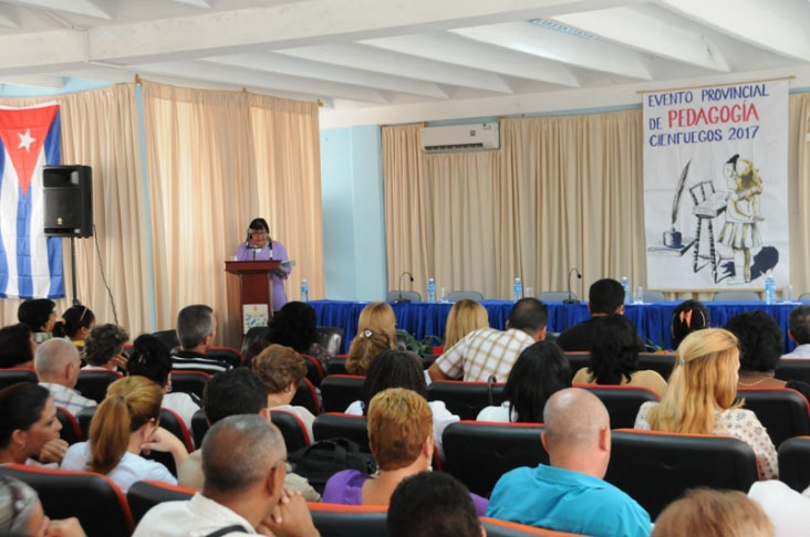 El evento Pedagogía 2017 contribuye al crecimiento profesional de los educadores en Cuba. Foto: Juan Carlos Dorado
