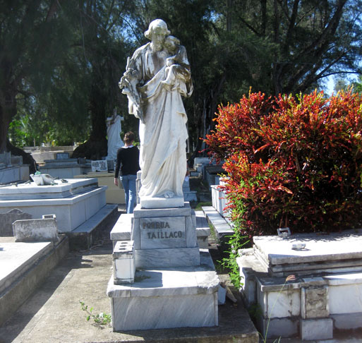 Tuvo el cementerio Tomás Acea, de Cienfuegos, a un connotado agrimensor, nacido y muerto en esta propia ciudad./ Foto: Del autor