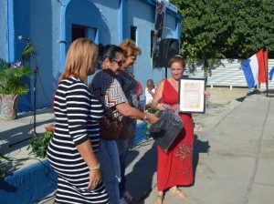 Siruleydi Hurcades Medina, maestra de preescolar del círculo infantil Mi trencito feliz, ubicado en Aguada, recibió un Reconocimiento Especial del Ministerio de Educación, junto a otros once profesionales del sector. / Foto: Bielsa