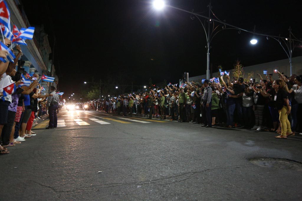 La multitud reunida esperando a Fidel. Foto: Aslam Castellón