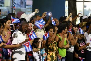 La multitud reunida esperando a Fidel. Foto: Aslam Castellón