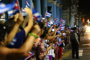 La multitud reunida esperando a Fidel. Foto: Aslam Castellón