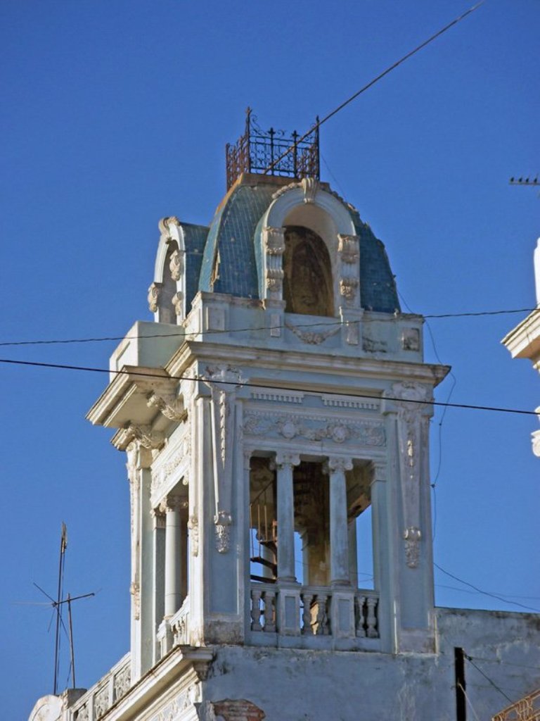 Bella cúpula del edificio que acogió a la Asociación Canaria de Cienfuegos. / Foto: Igorra