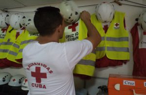 Estructuras colapsadas, espacios confinados, accidentes vehiculares, planos verticales, rescate subacuático en superficie, son las destrezas del Grupo Especial de Operaciones y Socorro que Lázaro dirige. /Foto: de la autora