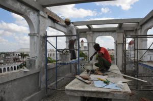Albañiles durante la jornada de trabajo. / Foto: Juan Carlos Dorado