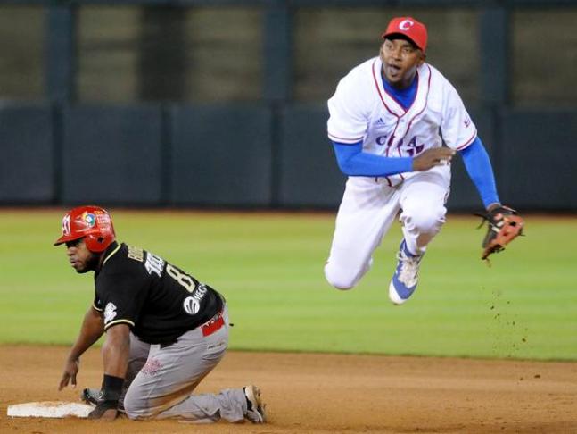 El camagueyano Alexander Ayala figura en la nómina de Cuba al clásico mundial. 