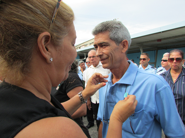 Ruperto Rodríguez Torres, destacado técnico de ETECSA, ha dedicado 26 años a la entidad./ Foto: Yuliet