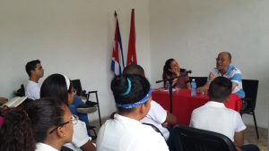 Galván contó al auditorio sobre sus experiencias en la docencia. Foto: de la autora.