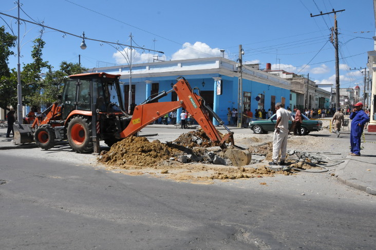 Foto tomada hace una semana, cuando se iniciaron los trabajos para el servicio expreso de agua del hotel San Carlos. /Foto: Juan Carlos Dorado