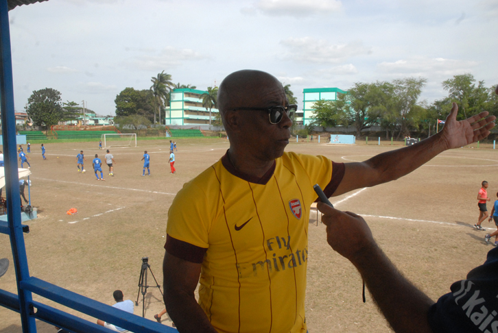 Miguel Fuentes Quiala, miembro de la Comisión Nacional de Fútbol, ofreció a sus consideraciones acerca de la organización del primer tramo competitivo del grupo C en la Liga Cubana de la disciplina. /Foto: Héctor R. Castillo