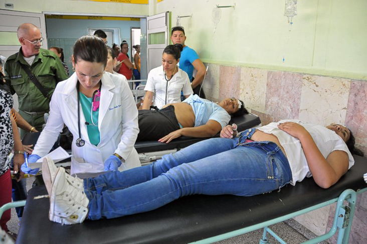 Al conocerse del accidente se activó en el Cuerpo de Guardia del Hospital Provincial Dr. Gustavo Aldereguía Lima el Sistema de Atención a Urgencias para este tipo de sucesos. /Foto: Juan Carlos Dorado