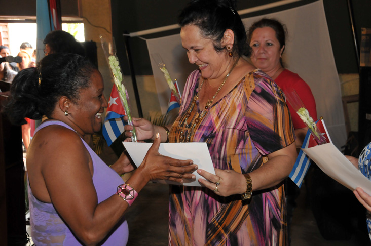 Varias mujeres de Abreus fueron reconocidas por su aporte a la sociedad desde el ámbito de la FMC. /Foto: Juan Carlos Dorado