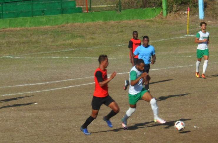 Otra vez Yordan Santa Cruz resultó la bujía para los anfitriones, pero no encontró acompañamiento sobre la grama. /Foto: del autor