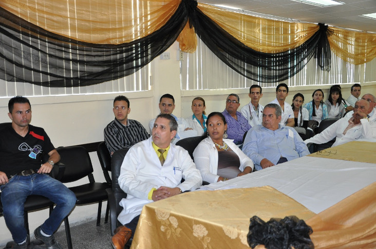 Los profes de la Cirugía participan del debate. /Foto: Efraín Cedeño