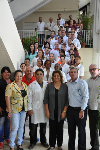 El personal del centro de Medicina del Deporte, junto a directivos y funcionarios, al momento de la inauguración. /Foto: Efraín Cedeño