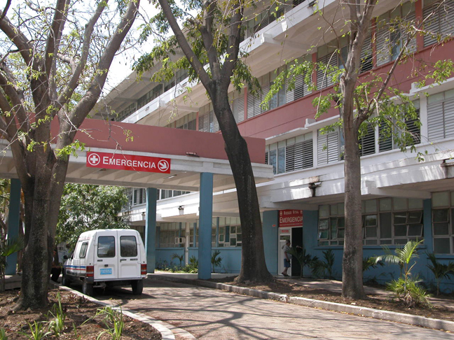 Los servicios de Urgencia del Hospital Provincial de Cienfuegos asumen gastos que le corresponden a la Atención Primaria de Salud. / Foto: Centro de Documentaciónn.