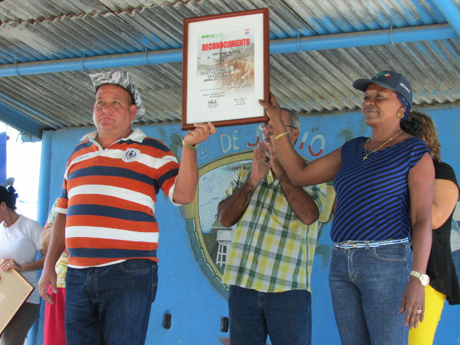 La UEB Central 14 de Julio mereció reconocimientos por el cumplimiento del plan de fabricación de crudo de la zafra 2016/17. /Foto: Yuliet Sáez