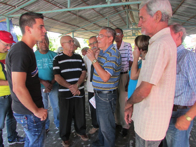 Exdirigentes de la UJC recuerdan momentos de su trayectoria en la organización. /Foto: Yuliet Sáez