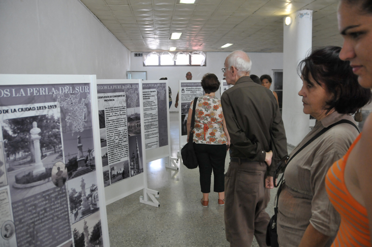 La expo, conformada por 25 posters, nos lleva de la mano a conocer nuestros antecedentes y valorar cómo nos proyectamos de cara al bicentenario. /Foto: Juan Carlos Dorado