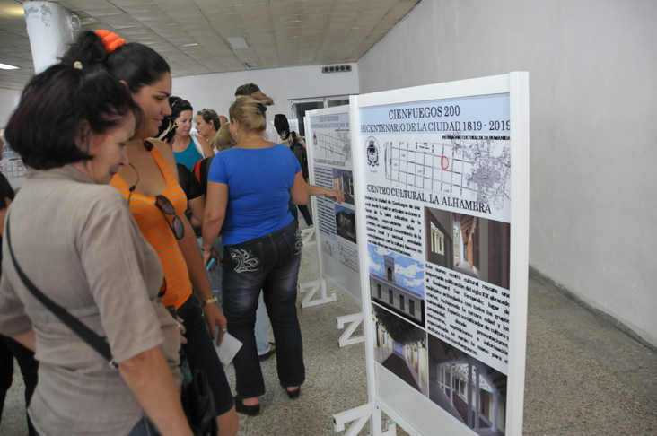 La expo, conformada por 25 posters, nos lleva de la mano a conocer nuestros antecedentes y valorar cómo nos proyectamos de cara al bicentenario. /Foto: Juan Carlos Dorado