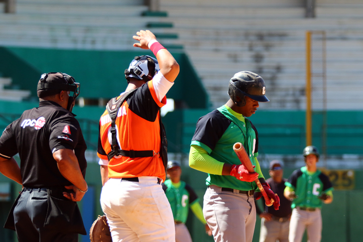 Gabriel Suárez fue uno de los jonroneros por los verdinegros en la subserie. /Foto: Aslam Castellón