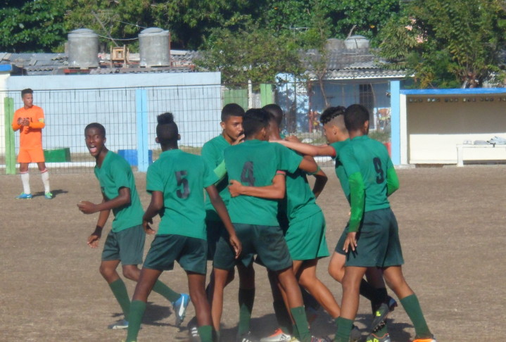 Los cienfuegueros del Sub-15 volvieron a disertar sobre la grama. /Foto: del autor