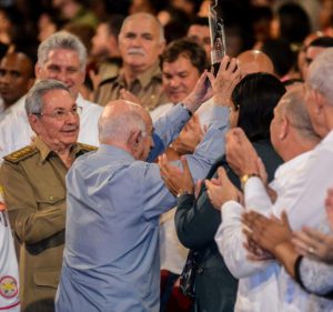 Entre los homenajeados por el Buró Nacional de la organización juvenil con la Medalla Conmemorativa 55 Aniversario de la UJC también estuvo el segundo secretario del Partido y vicepresidente cubano José Ramón Machado Ventura. /Foto: Abel Padrón Padilla (ACN)