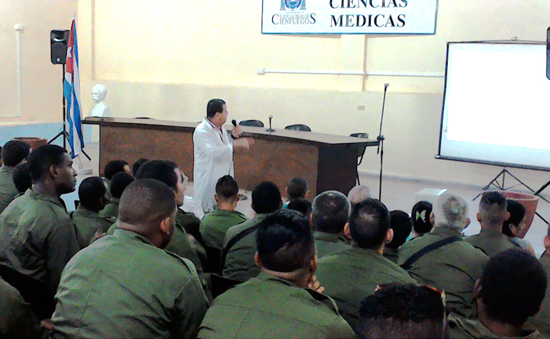 Funcionarios del CPHEM participan en la preparación teórica de las fuerzas antivectoriales. /Foto: Armando Sáez Chávez