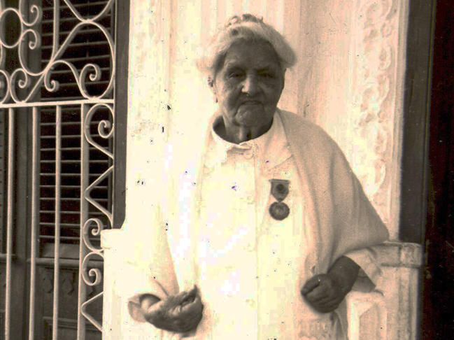 Rita Suárez del Villar en su casa natal de La Juanira, donde murió casi centenaria el 24 de octubre de 1961. /Foto: Ecured