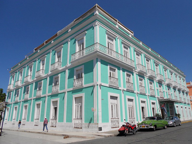 Hotel La Unión, uno de los más antiguos de Cuba, en pleno corazón del Centro Histórico de Cienfuegos, declarado Patrimonio Cultural de la Humanidad por la Unesco en 2005. /Foto: Ildefonso Igorra ©
