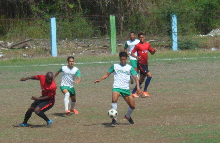 El dominio de los cienfuegueros resultó absoluto durante los 90 minutos de juego. /Foto: Carlos E. Chaviano