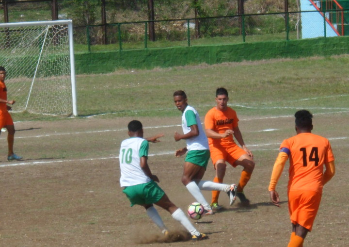 Otro excelente partido del internacional Yordan Santa Cruz, quien volvió a disertar en clara señal de estar listo para subir a la Selección. /Foto: Carlos E.