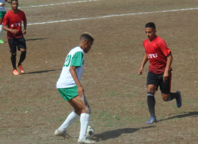 Alejandro Portal, refuerzo de Artemisa, protagonizó un excelente partido para la causa marinera. /Foto: Carlos E. Chaviano