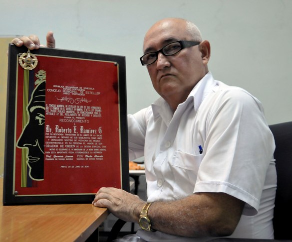 Durante siete años de ejercicio en Venezuela, de 2004 a 2011, el doctor cienfueguero Roberto Edelson Ramírez Groning salvó a 16 personas que se encontraban al borde de la muerte. Foto: Juan Carlos Dorado
