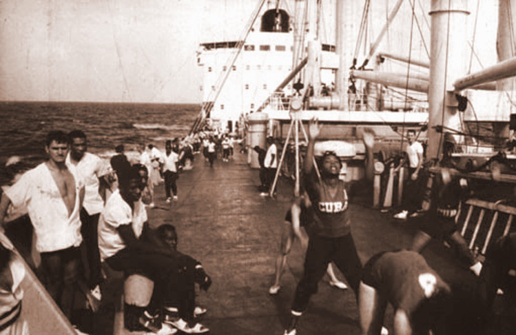 Durante la travesía, sobre cubierta, los atletas realizaban sus rutinas de entrenamiento.