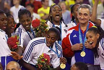 Héroe del Deporte, Eugenio George Laffita fue durante cuatro décadas laureado director técnico del equipo cubano femenino de voleibol. 