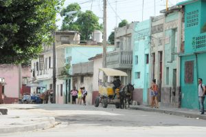 En esta piquera deberían estar todos los coches, sin embargo se encuentran en calles aledañas, incumpliendo las regulaciones. Foto: Juan Carlos Dorado