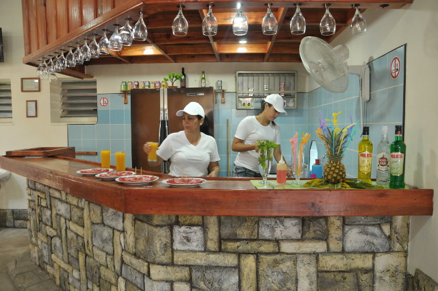 En Aguada inauguraron El Reservado, local arrendado a ocho antiguos trabajadores del sector gastronómico, quienes acogidos a la modalidad de gestión no estatal brindan servicio de cafetería para expendio ligero y rápido. /Foto: Juan Carlos Dorado