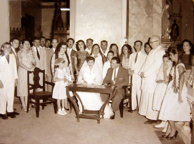 Mercedes Barcia y Reinaldo Linares fueron unidos en ceremonia cristiana aquel 5 de septiembre de 1957. Afuera, a pocos metros, marinos y civiles complotados combatían a la tiranía batistiana. /Foto: cortesía de la testimoniante