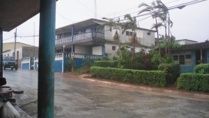 Las precipitaciones a intervalos comenzaron en Baracoa desde la tarde-noche del jueves. Con las horas el tiempo se fue deteriorando en la Primada de Cuba. /Foto: Periódico Venceremos