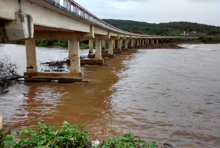 Con las aguas de “Irma” sobrevino la crecida del río que delimita a Cienfuegos y Sancti Spíritus, que arrasó con el tibaracón. Es un proceso natural que ocurre con eventos meteorológicos de esta magnitud, pero beneficia, porque limpia el curso y el ecosistema poco a poco se va recuperando. /Foto: Iván Figueroa