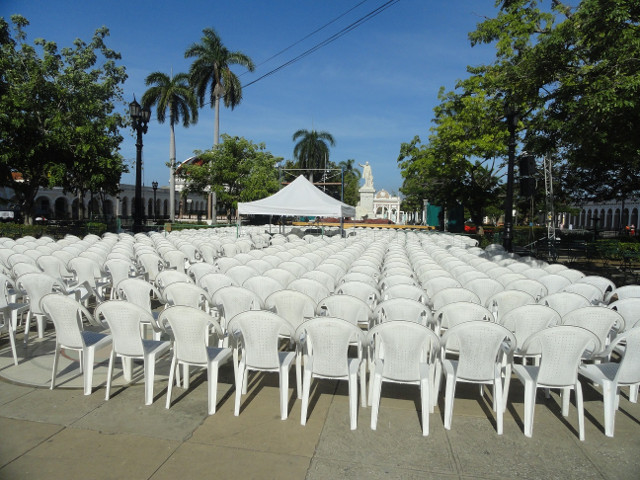 Todo se encuentra listo para la celebración esta noche de la gala artística y mañana a primera hora el acto central conmemorativo por el 60 aniversario del levantamiento popular de Cienfuegos el 5 de septiembre de 1957. /Foto: Efraín Cedeño