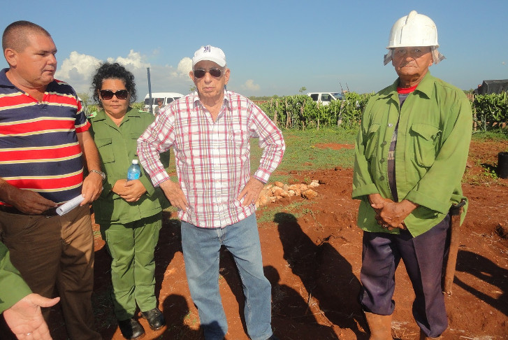 En el polo productivo Juraguá, Machado intercambió con directivos locales y trabajadores. /Foto: Magalys Chaviano