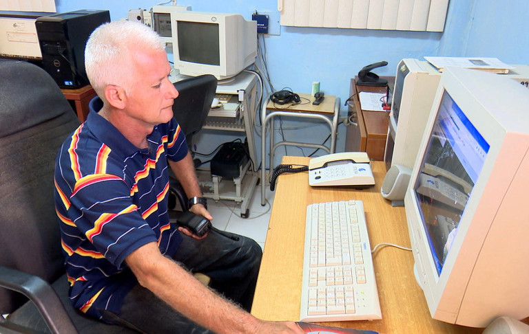 Leonardo Quintero Rodríguez, con una experiencia de 30 años, es uno de los observadores designados para seguir la trayectoria del huracán Irma desde Pico San Juan. /Foto: Ismary