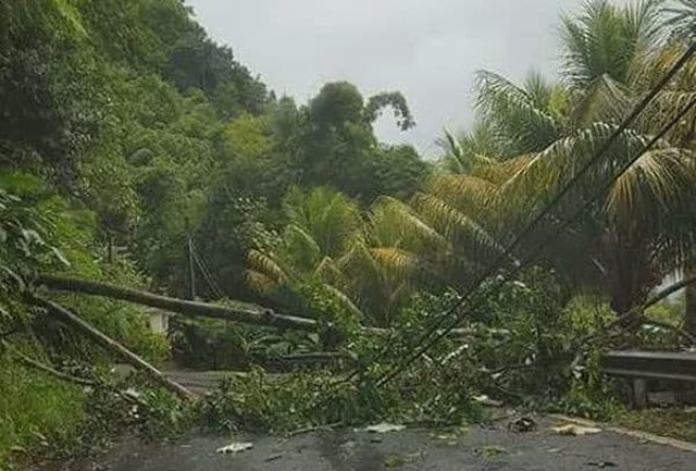 Antes de la llegada del huracán a Dominica ya eran visibles los primeros efectos en la isla. /Foto: Twitter Antigua Met Service