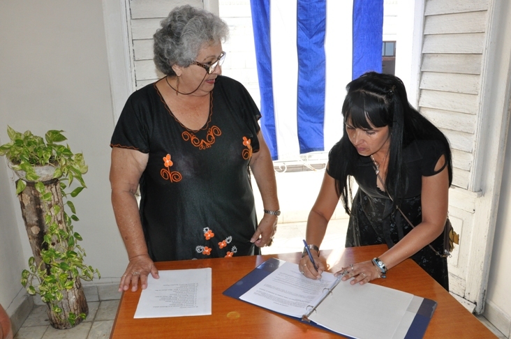 La Filial Cienfuegos de la Unión de Historiadores de Cuba firmó compromisos de trabajo con organismos, organizaciones y entidades de la provincia. /Foto: Cedeño