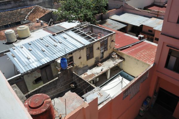 El entrepiso que separa la sede de Havanatur y el apartamento No. 2 (No. 2908, altos) amenaza con derrumbarse desde abril de 2017, sin que hasta ahora hayan ejecutado su rehabilitación.